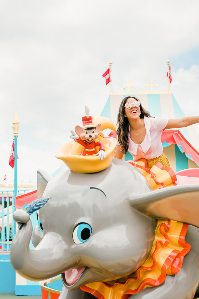 Rounding up my best tips for you in this Tokyo Disneyland travel guide: what to do, see, eat and shop! Here's what you need to know before visiting...