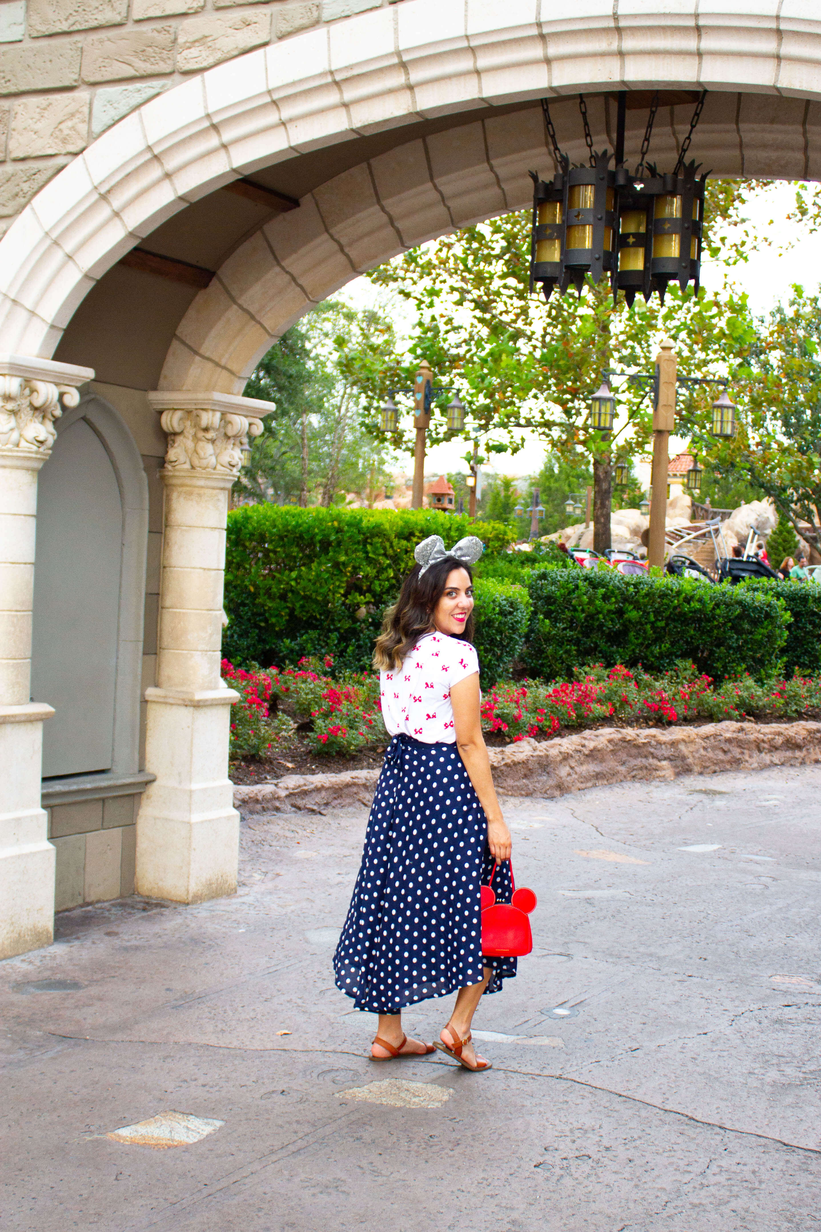 mickey and minnie couples disneybound